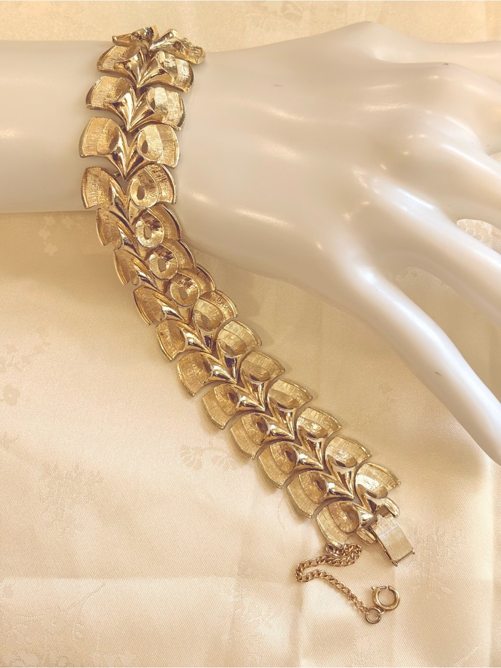 Vintage Cora Gold-Tone Leaf Link Bracelet - Women's Jewelry